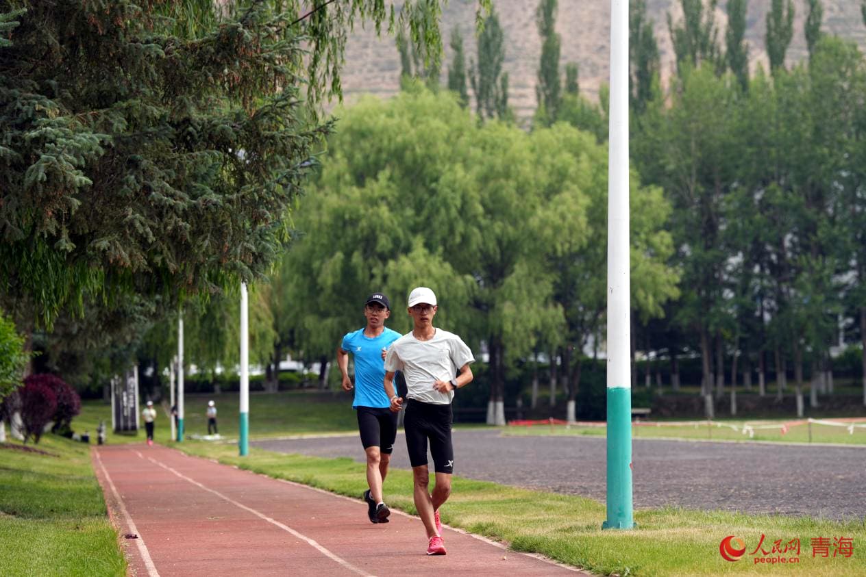 運(yùn)動(dòng)員在基地內(nèi)訓(xùn)練。人民網(wǎng) 馬可欣攝