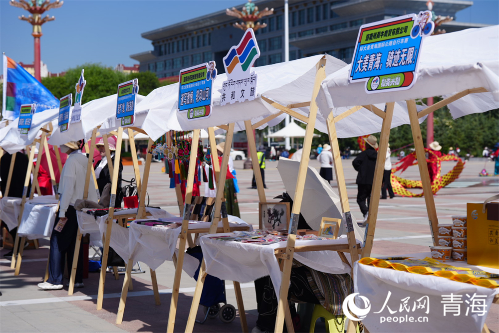 共和縣農(nóng)特產(chǎn)品展示。人民網(wǎng) 況玉攝