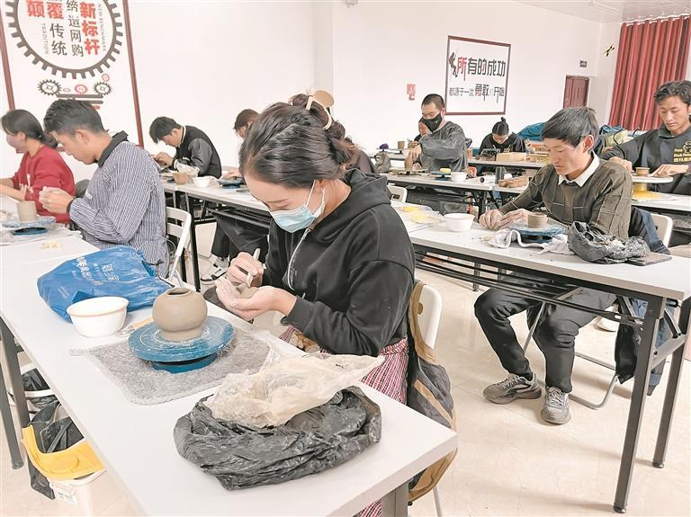 對口援青讓牧區(qū)群眾生產生活發(fā)生巨變。