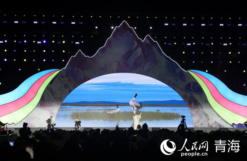 開幕式演出現(xiàn)場。人民網(wǎng)記者 甘海瓊攝