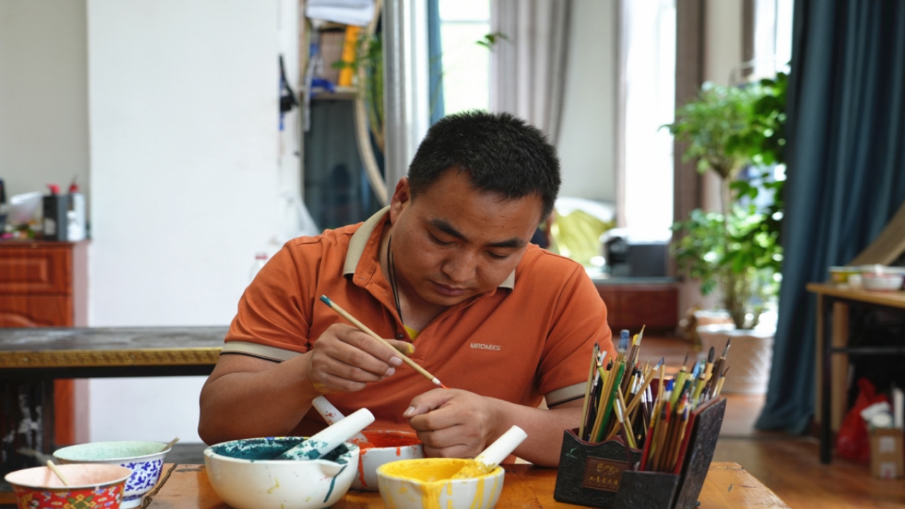 行進(jìn)中國|指間生金 藝澤熱貢