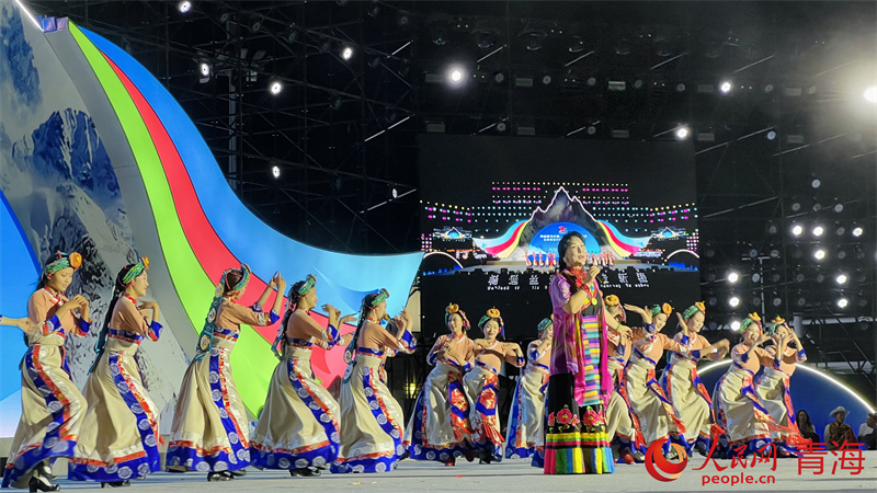 活動現(xiàn)場極具特色的演出。人民網(wǎng) 顧斐菲攝