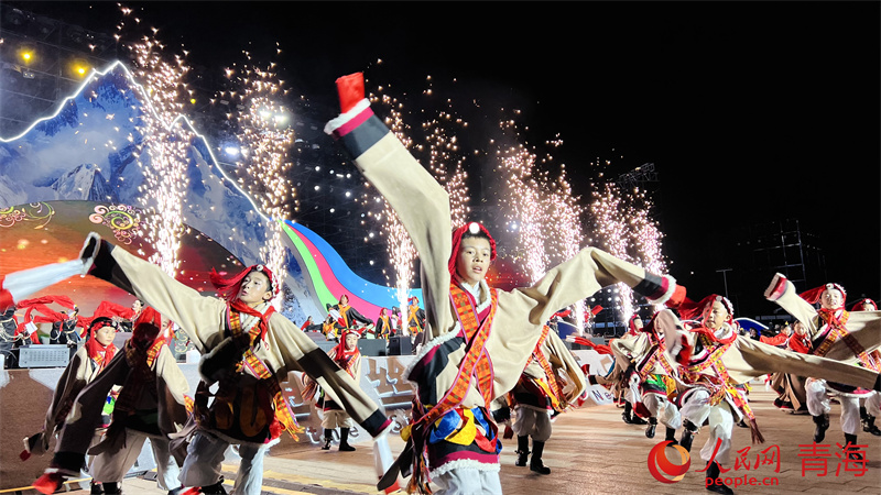 活動現(xiàn)場極具特色的演出。人民網(wǎng) 顧斐菲攝