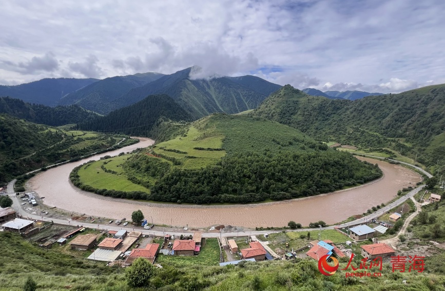 瑪可河流經(jīng)林區(qū)。人民網(wǎng)記者 甘海瓊攝