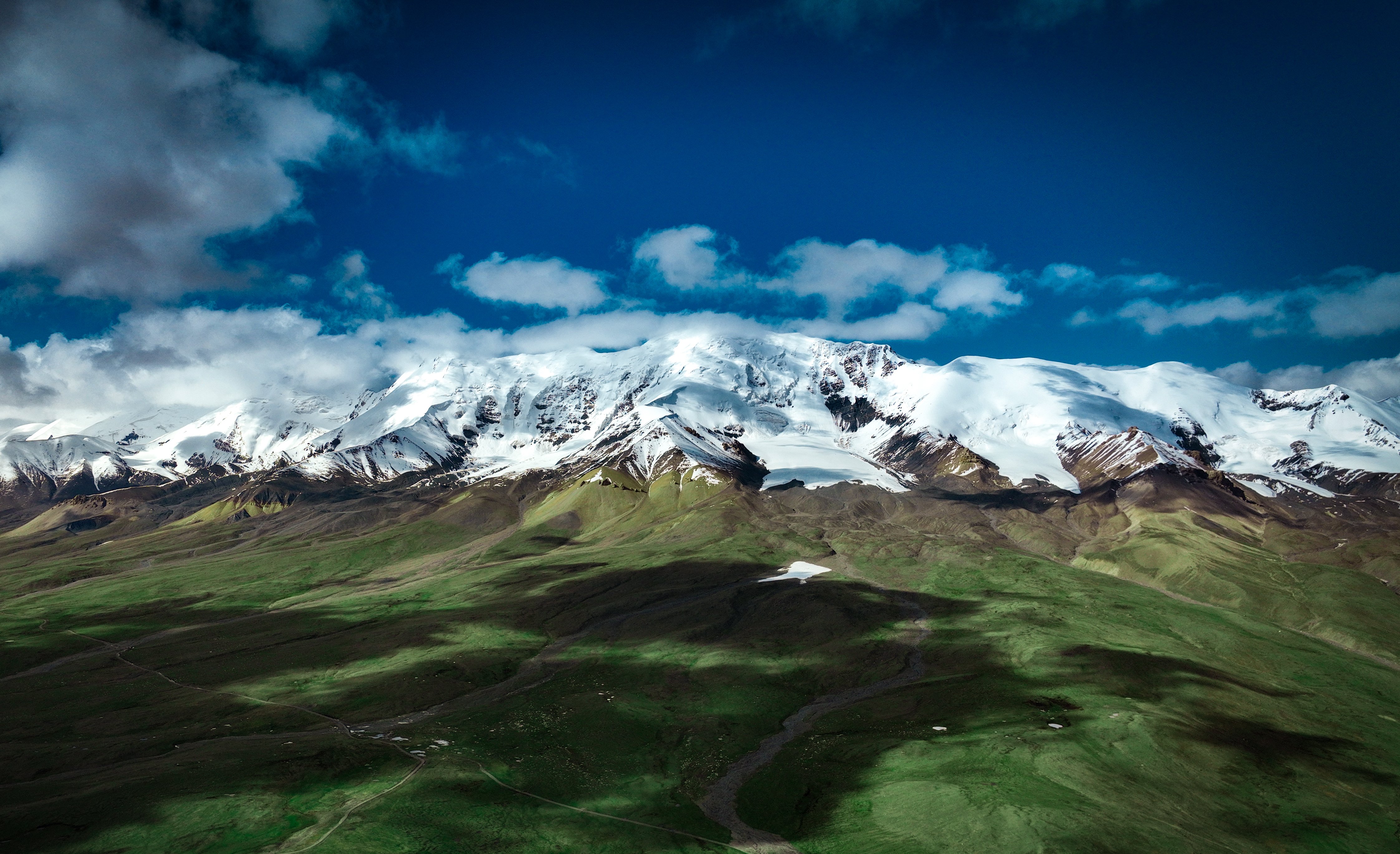 阿尼瑪卿雪山?，斍呖h委宣傳部供圖
