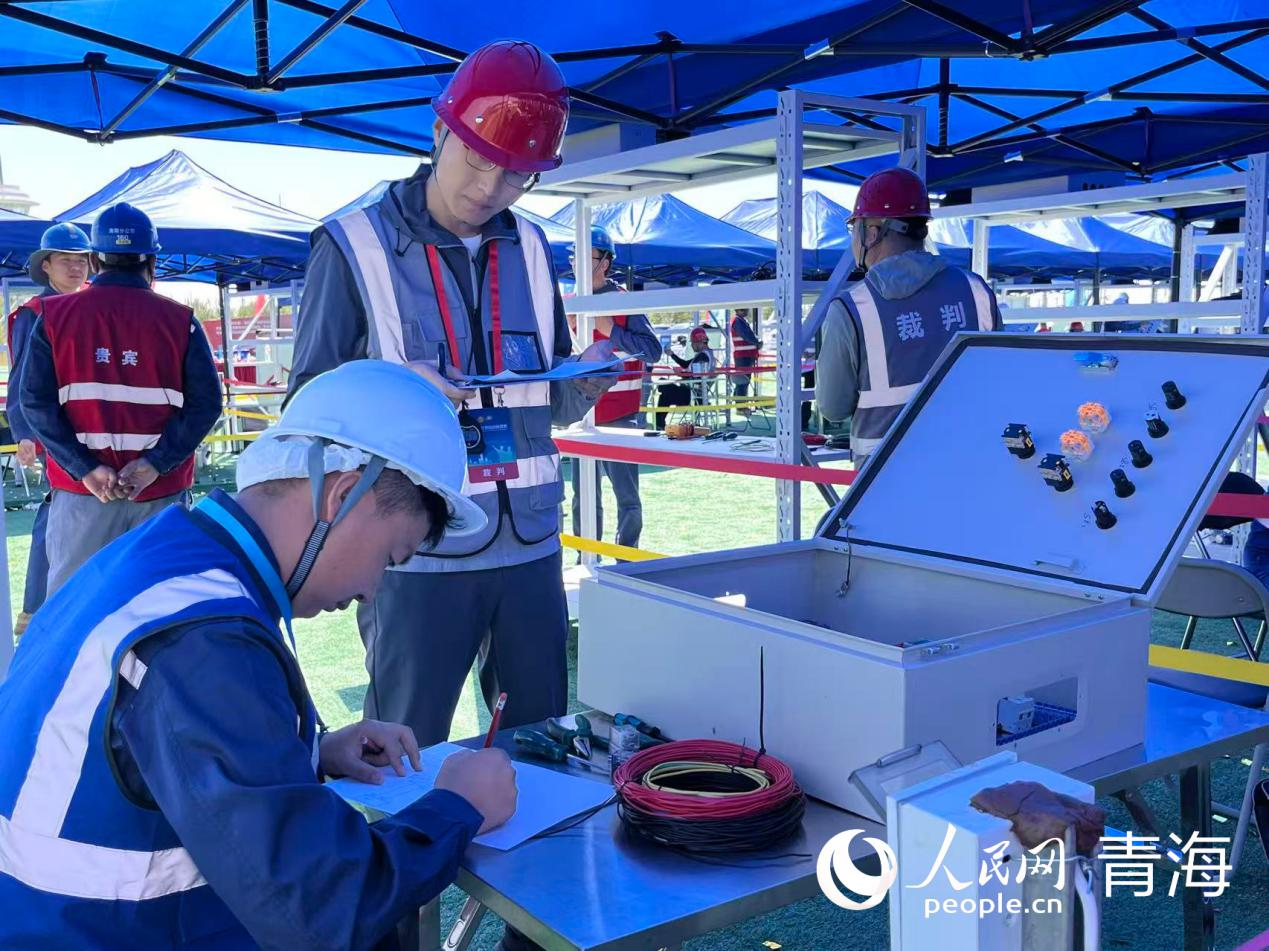 競(jìng)賽現(xiàn)場(chǎng)。實(shí)習(xí)生 張秀青攝