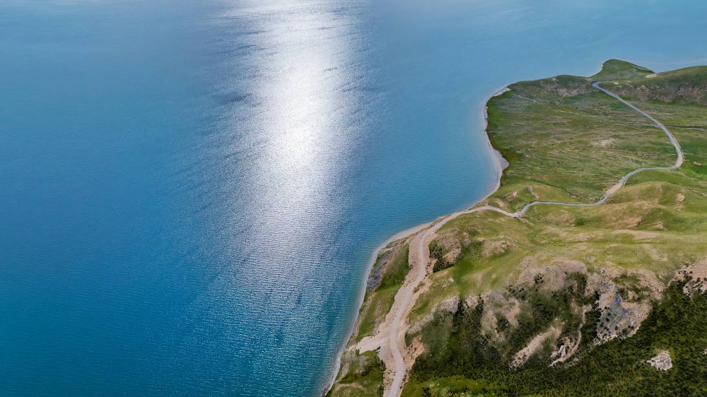 冬格措納湖的秋日畫卷。宋忠勇攝