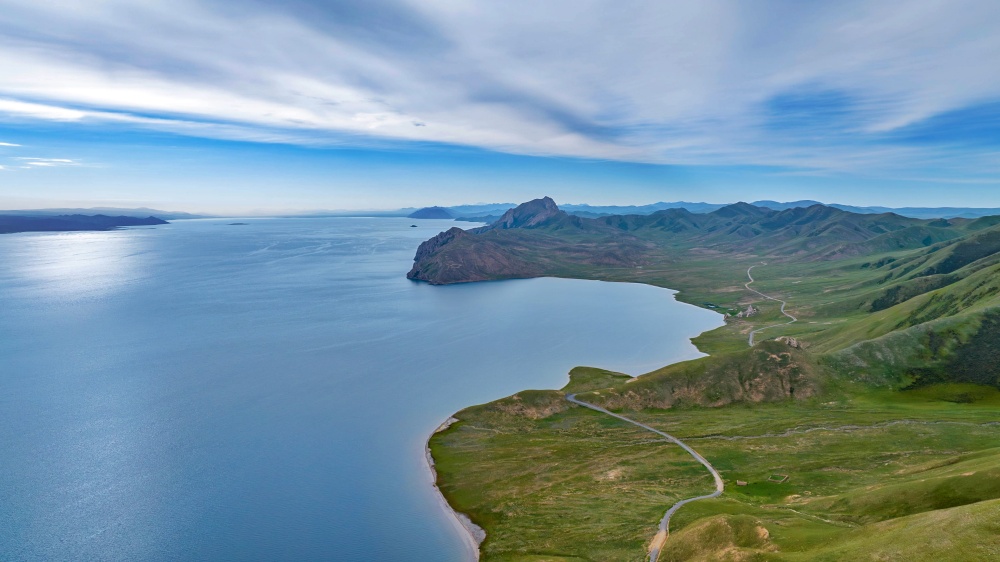 冬格措納湖的秋日畫卷。宋忠勇攝