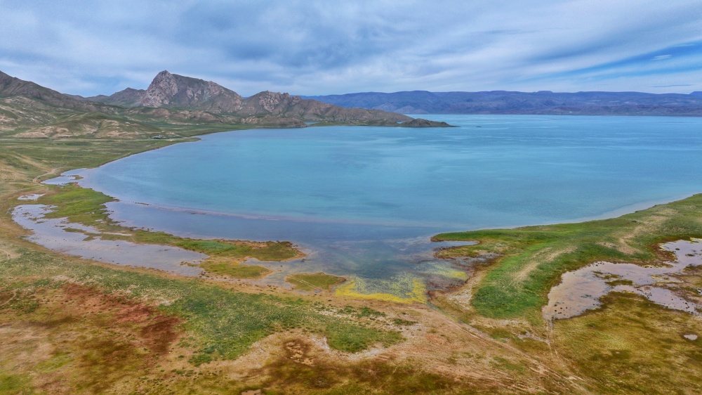 冬格措納湖的秋日畫(huà)卷。宋忠勇攝