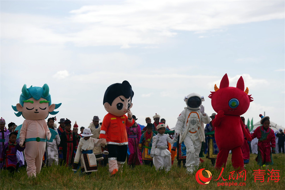 茫崖市文創(chuàng)人偶。人民網(wǎng) 況玉攝