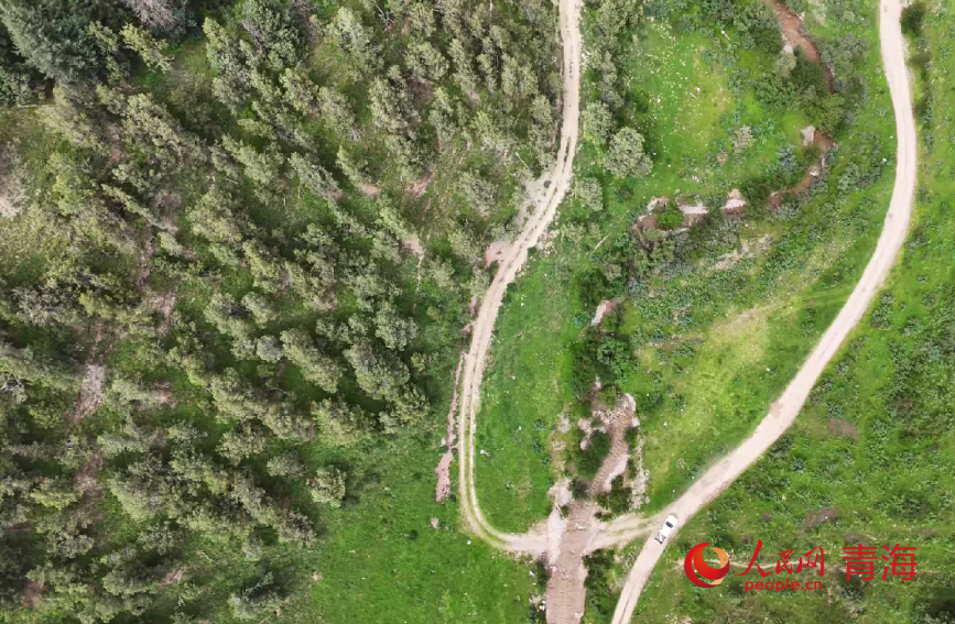 尕爾大峽谷風(fēng)光。人民網(wǎng)記者 劉寧攝