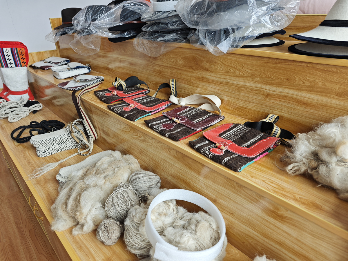 澤庫(kù)縣和日鎮(zhèn)吉龍村生態(tài)有機(jī)畜牧專業(yè)合作社手工制品