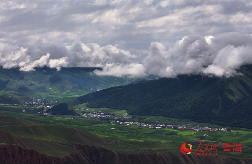 祁連山云海。人民網(wǎng)記者 甘海瓊攝