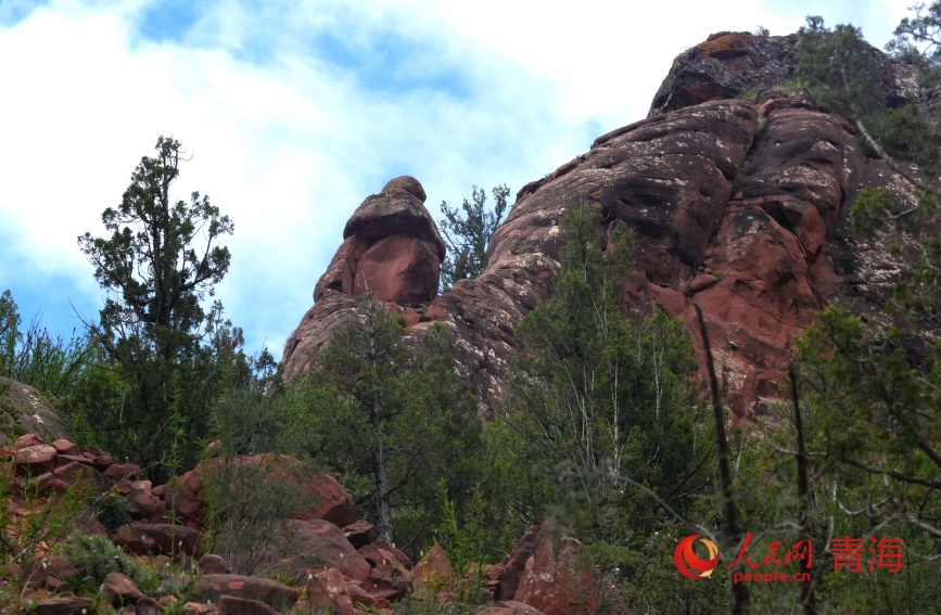 昂賽大峽谷丹霞地貌。人民網(wǎng)記者 甘海瓊攝