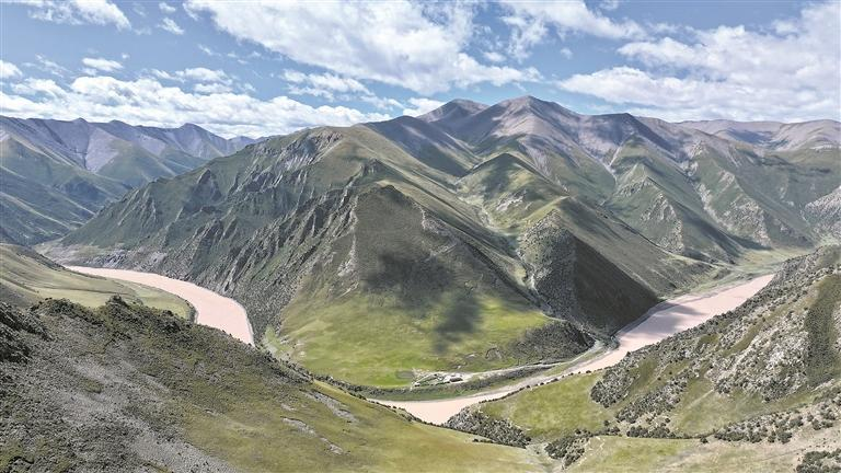 天工嵌馬蹄 青山烙巨印