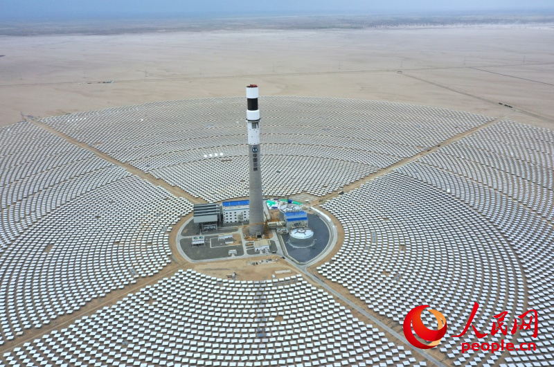 海西基地10萬千瓦光熱工程項(xiàng)目。人民網(wǎng)記者 張力洋攝