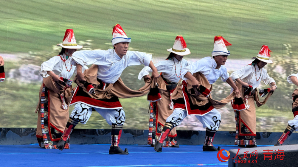 文藝演出。人民網(wǎng) 況玉攝