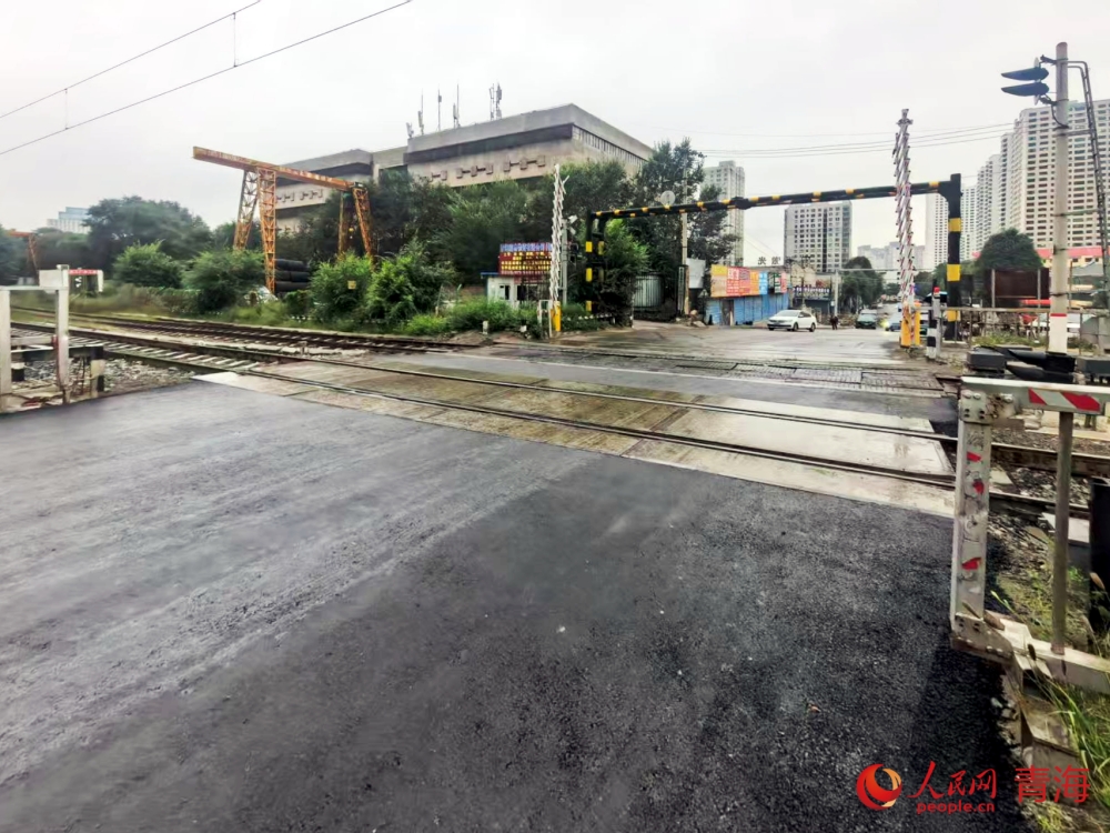 2025年9月，重新鋪設后的道路。人民網 況玉攝