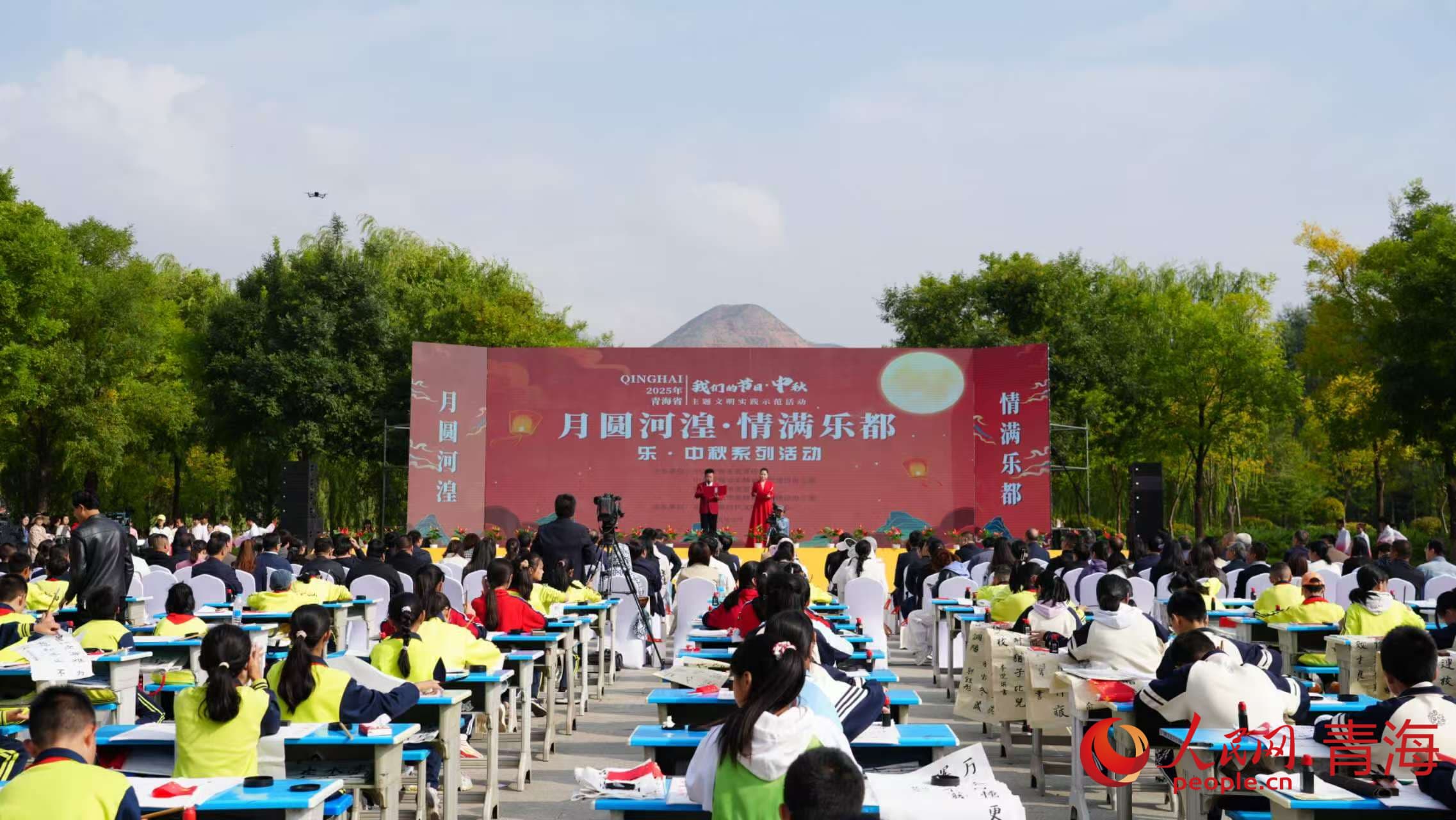 文藝演出。實習(xí)生 孟啟昇攝