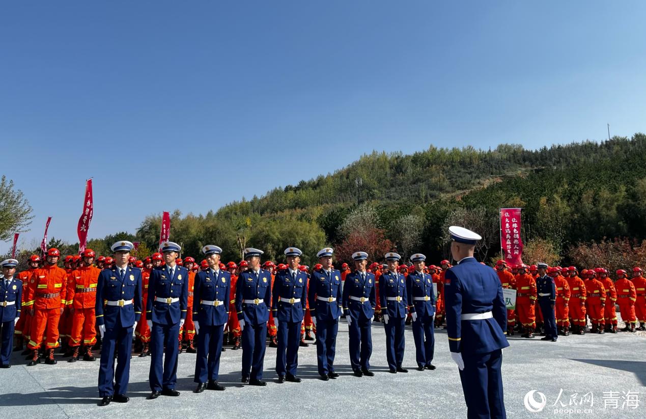 專業(yè)防火隊員技能比賽現(xiàn)場。實習(xí)生 馬司宇攝