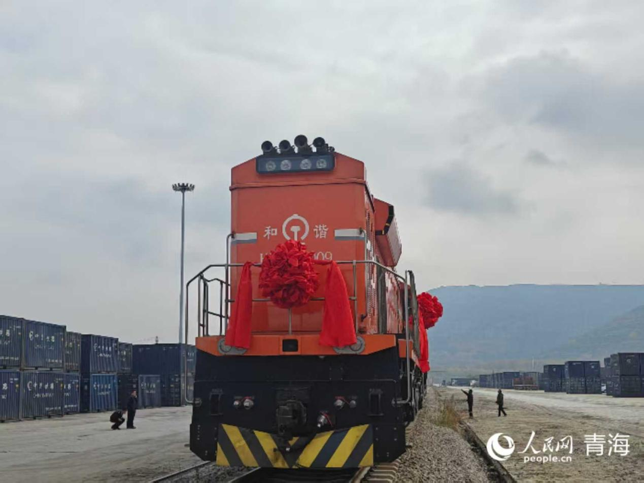 運輸專列。實習(xí)生 李英杰攝