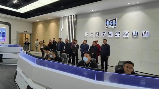 湟中區(qū)黨政代表團考察現(xiàn)場。湟中區(qū)融媒體中心供圖